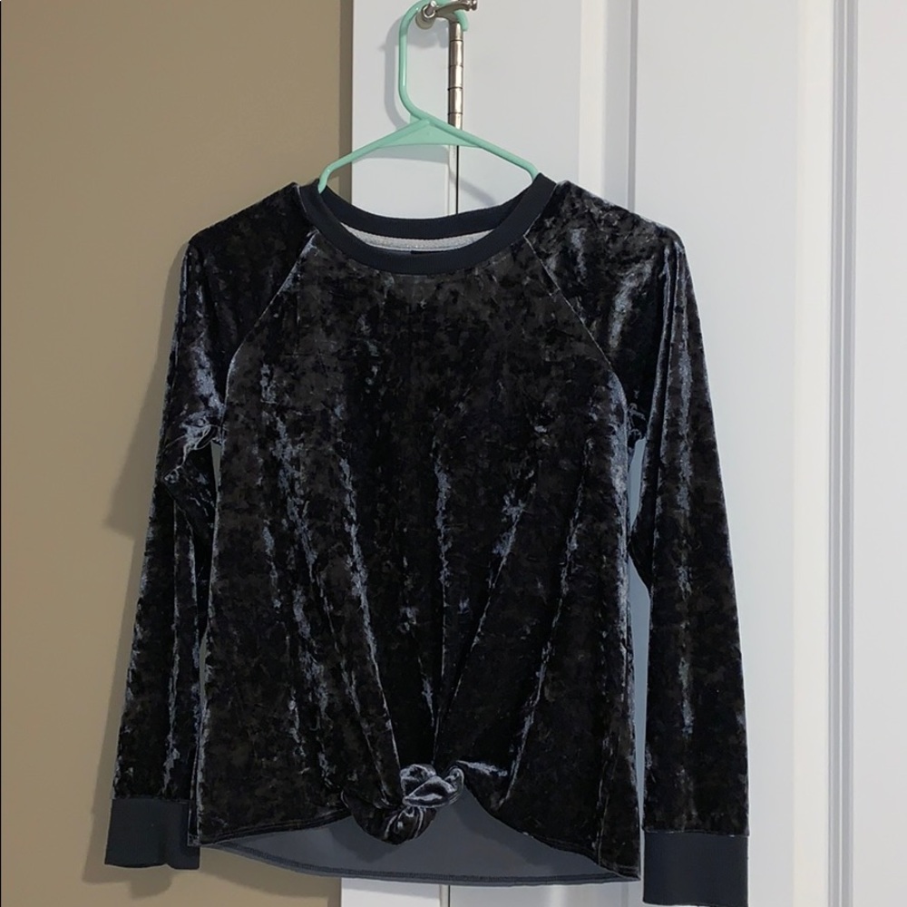 Long sleeve shirt.